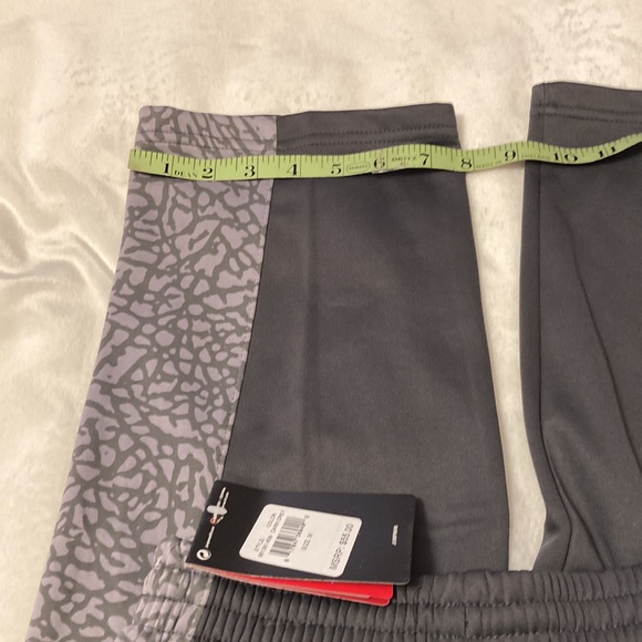 NWT Nike Air Jordan Boy's Jumpman Therma Pants, Dark Grey & side print - Picture 6 of 6